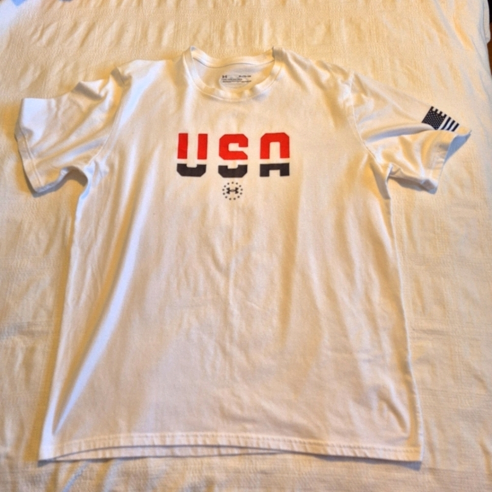 Under Armour mens's size XL loose fitting white short sleeve shirt USA logo GUC